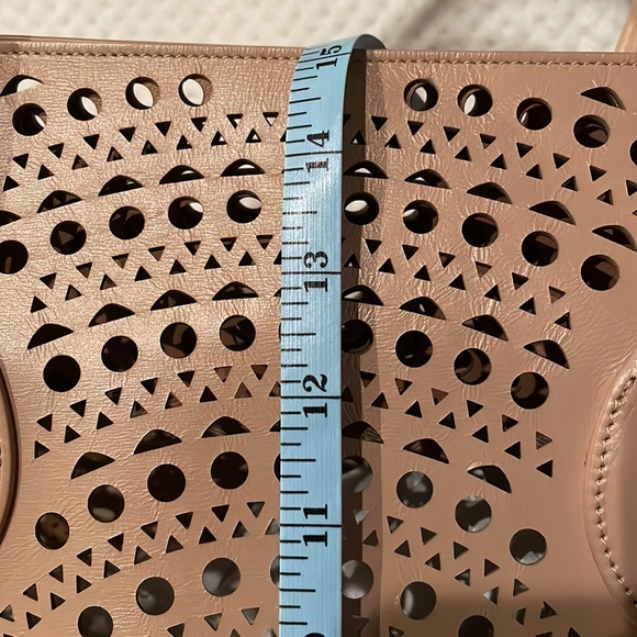 ALAÏA large Mina laser-cut tote bag beach bag - Picture 9 of 10